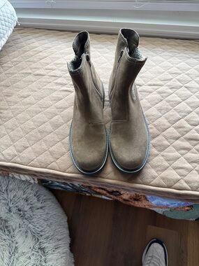 Clark Olive Green Suede Ankle Boots in Olive Brown